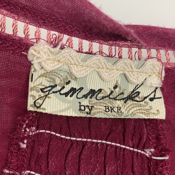Gimmicks by Buckle Long sleeve pullover Distressed Top Size Small burgundy - Picture 6 of 11